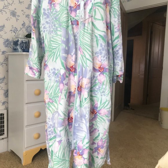 Miss Elaine Intimates & Sleepwear Miss Elaine Summer Weight Robe